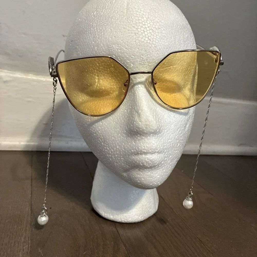 Wangderland Women’s Yellow Lens Silver Metal Frame Pearl Fashion Sunglasses